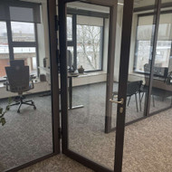 Ofiso stiklu dekoravimas