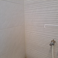 Plytelės plius vonios apdaila