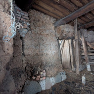 Ieškome patyrusių meistrų senam moliniam tvartui rekonstruoti