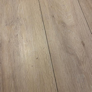 Užmaskuoti laminato įbrėžimus