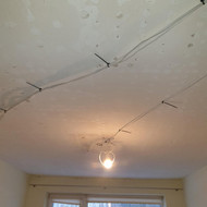 Lubos 2 gibsai šešėlinė siūlė su 2 karnyzo nišom.