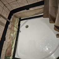 Smulkus apdailos darbas / plytelių klijavimas