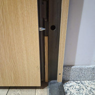 Šarvuotų durų vyrių pervirinimas