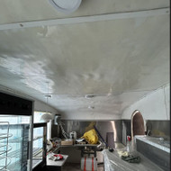 Vagonėlio vidaus apdailos atnaujinimas – PVC demontavimas ir nerūdijančio plieno montavimas