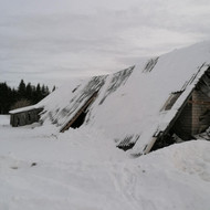 Stogo pakeitimui po ziemos sniego sulauzytam stogui pakeisti birzu priemestyje