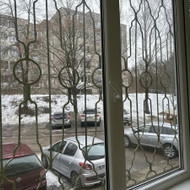 Reikėtu numontuoti ir išvežti balkono grotas