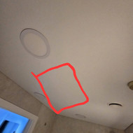 Įtempiamos lubos. Sumontuoti revizines duris 120x60.