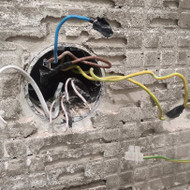 Reikalingas elektrikas šildomų grindų remontui