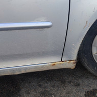 Golf 5 (3 durų )pakeisti slenksčius perdažyti dureles del iškilusiu rūdžių