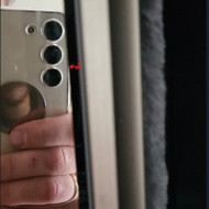 Sieninės spintos veidrodinių durų remontas