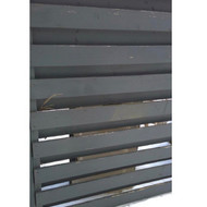 Medinėje tvoroje išpjauti/įrengti langą dujų spintai