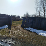 Suvirinimas vartų vyrių, kieme