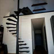 Sraigtinių laiptų pakopos ir turėklai