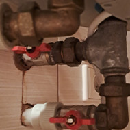 Pakeisti boilerio jungtyje sklendę