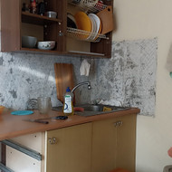 Reikia išklijuoti plyteles