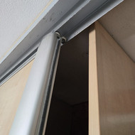 Stumdomų durų spintos sutvarkymas