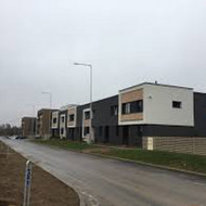 Medinės tvoros restauracija kotedžų gyvenvietėje