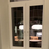 Reikalingas 4 langų valymas (vidus, išorė, rėmas)