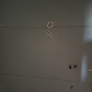 Reikia išklijuoti plyteles