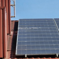 Darbas ant stogo (elektrinės valymas ir kt.)