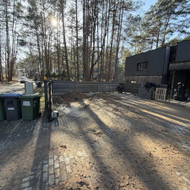 Reikia sudėti 20-25 m2 trinkelių po remonto kieme