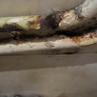 Vamzdis leidžia vandenį