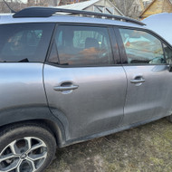 Reklama lipdukais ant automobilio