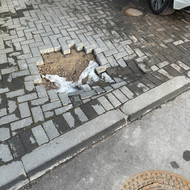 Trinkelių pagrindo sutvarkymas ir trinkelių perkluojimas