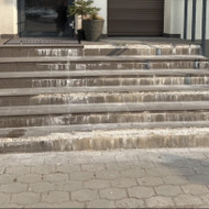 Sutvarkyti lauko laiptų dangą