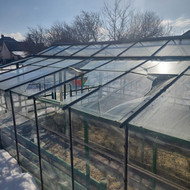 Reikia įstiklinti metalinį šiltnamį