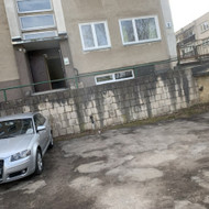 Nudažyti metalinę laiptų konstrukciją, taip pat, esant poreikiui, pakeisti turėklą