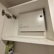 Reikia nuimti spintelę ir prapjauti joje su bulgarke didesnę skylę