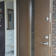 Lauko durų dažymas