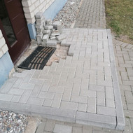 Išardyti ir perkloti laiptą iš trinkelių