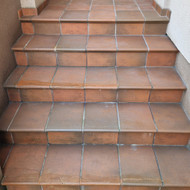 Lauko laiptų plytelių klijavimas