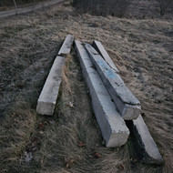 Reikia išvežti betono stulpus iš sklypo