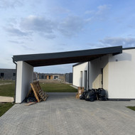 Reikalingas garažo prijungimas prie namo, jo įrengimas ir pilna apdaila.