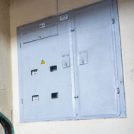 Sovietinio daugiabučio laiptinės auktšo elektros skydelių durų keitimas/gamyba