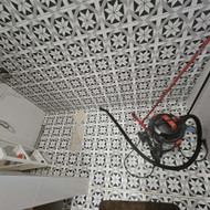 Dušo zonos pilnas įrengimas: lygintuvas, hidroizoliacija, plytelės, nuolydis