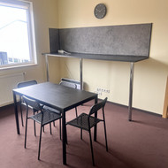 Reikia išrinkti stalą, perdažyti kambarį, išgriauti sieną ir įstatyti duris