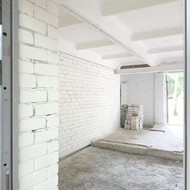 Ieškomas brokeris 116 m² sandėliavimo/auto remonto pastatui Kaune išnuomoti