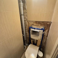 Ieškau meistro, kuris padarytų spintelę virš klozeto