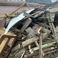 Ieškome, kas galėtų kuo skubiau išvežti statybines ir buitines atliekas iš mūsų sklypo