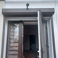 Pritvirtinti stogelį virš durų