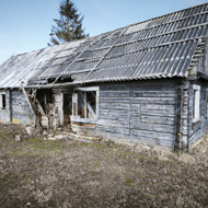 Nugriauti rąstinį namą