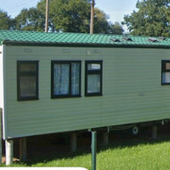 Reikalinga uždėti naują stogą karavanui su terasa