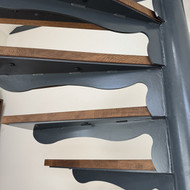 Sraigtinių metalinių laiptų apdaila