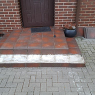 Reikia perklijuoti lauko įėjimo laiptus