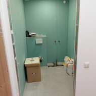 Reikia išklijuoti plyteles