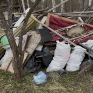 Ieškau kas išveštų senus baldus bei kt. atliekas iš sodo